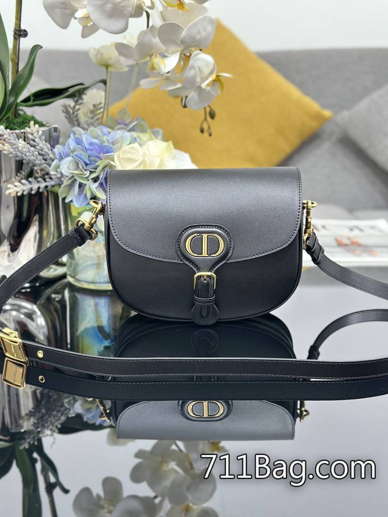 精品A貨Dior Dior Bobby 中號平紋牛皮手袋為單肩包款式 皮面壓紋清楚不模糊 Dior頂級複刻 精品A貨Dior Dior Bobby 中號平紋牛皮手袋為單肩包款式 皮面壓紋清楚不模糊 Dior頂級複刻