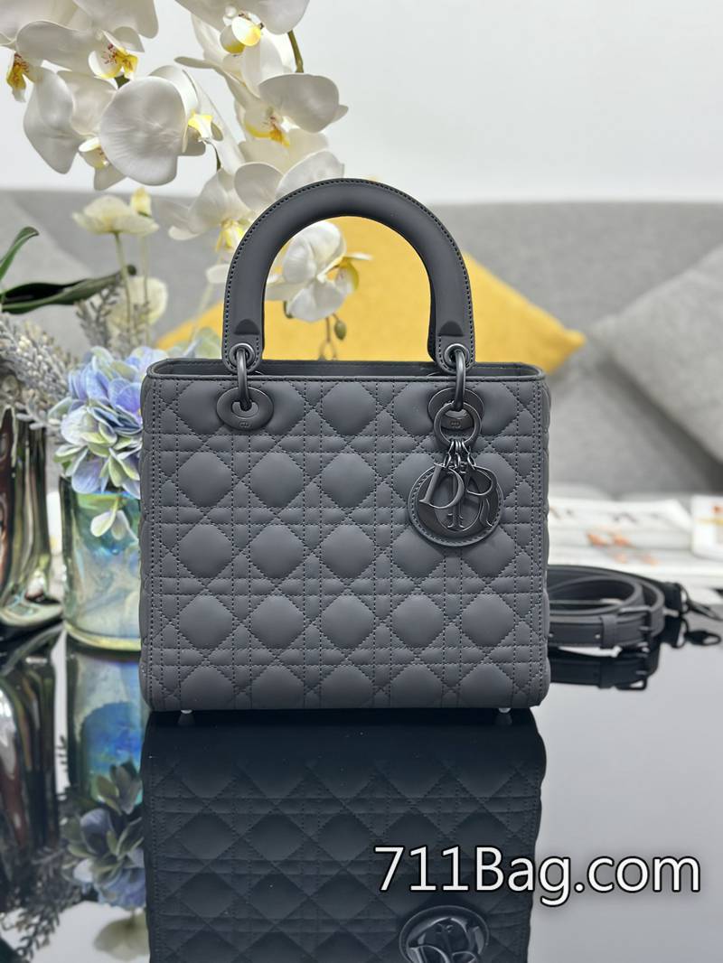 精品A貨Dior Lady Dior 五格磨砂藤格紋牛皮革翻蓋式手袋 包身拼接流暢 Dior高仿項鍊 精品A貨Dior Lady Dior 五格磨砂藤格紋牛皮革翻蓋式手袋 包身拼接流暢 Dior高仿項鍊