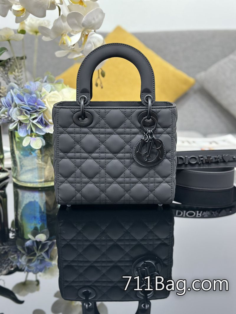 精品A貨Dior Lady Dior My 四格磨砂徽章款 原廠開模 Dior對版包 精品A貨Dior Lady Dior My 四格磨砂徽章款 原廠開模 Dior對版包