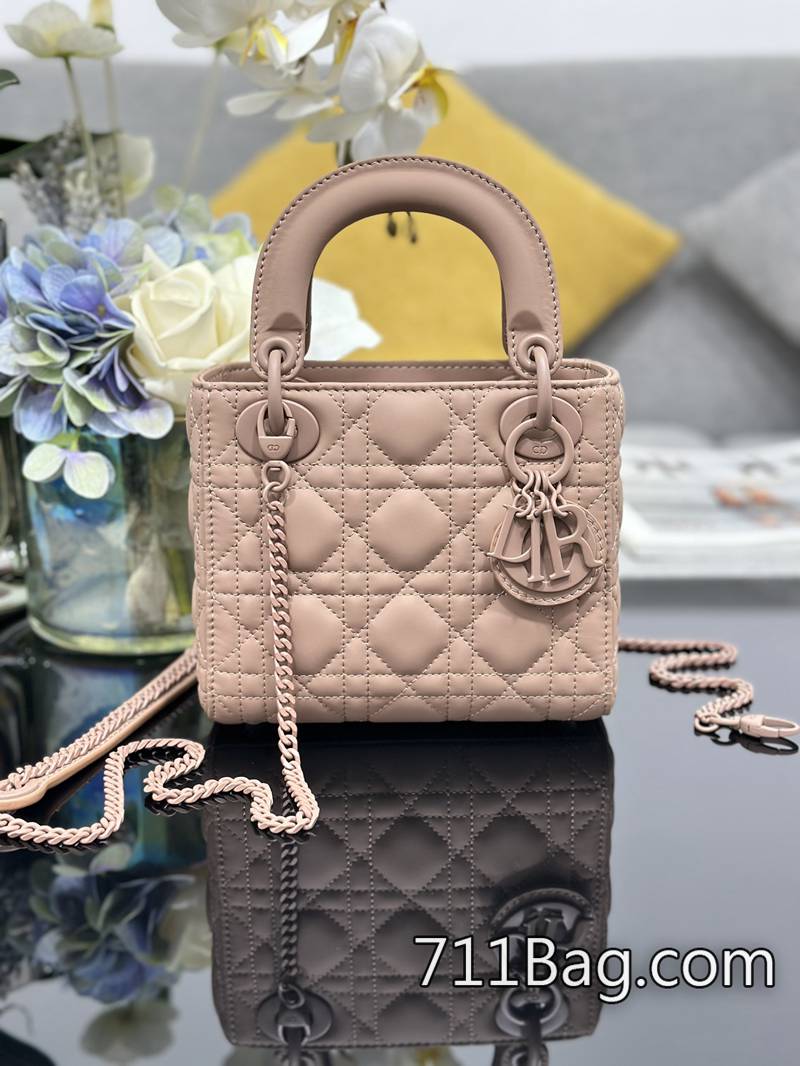 超3ADior Lady Dior 三格磨砂藤格紋牛皮革翻蓋式手袋 包身支撐性佳 Dior女款A貨 超3ADior Lady Dior 三格磨砂藤格紋牛皮革翻蓋式手袋 包身支撐性佳 Dior女款A貨