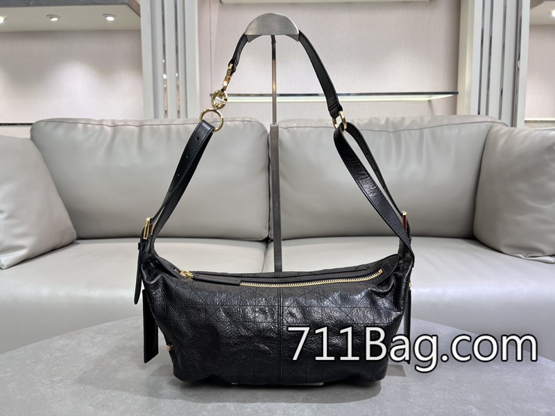 精品Dior 原廠皮 這款 D-Journey 手袋是本季新品 五金打磨光滑 Dior超A代發 精品Dior 原廠皮 這款 D-Journey 手袋是本季新品 五金打磨光滑 Dior超A代發