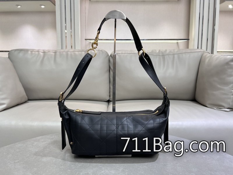 頂級A貨Dior 原廠皮 這款 D-Journey 手袋是本季新品 手感厚實穩重 Dior高仿項鍊 頂級A貨Dior 原廠皮 這款 D-Journey 手袋是本季新品 手感厚實穩重 Dior高仿項鍊