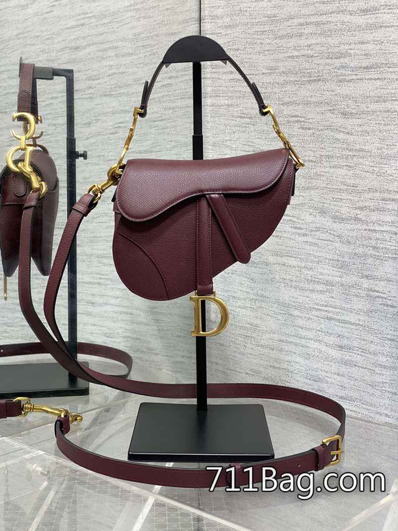 頂級A貨Dior CD Saddle經典馬鞍包️王者中的王者 整體手感接近真品 DiorA貨店傢推薦 頂級A貨Dior CD Saddle經典馬鞍包️王者中的王者 整體手感接近真品 DiorA貨店傢推薦