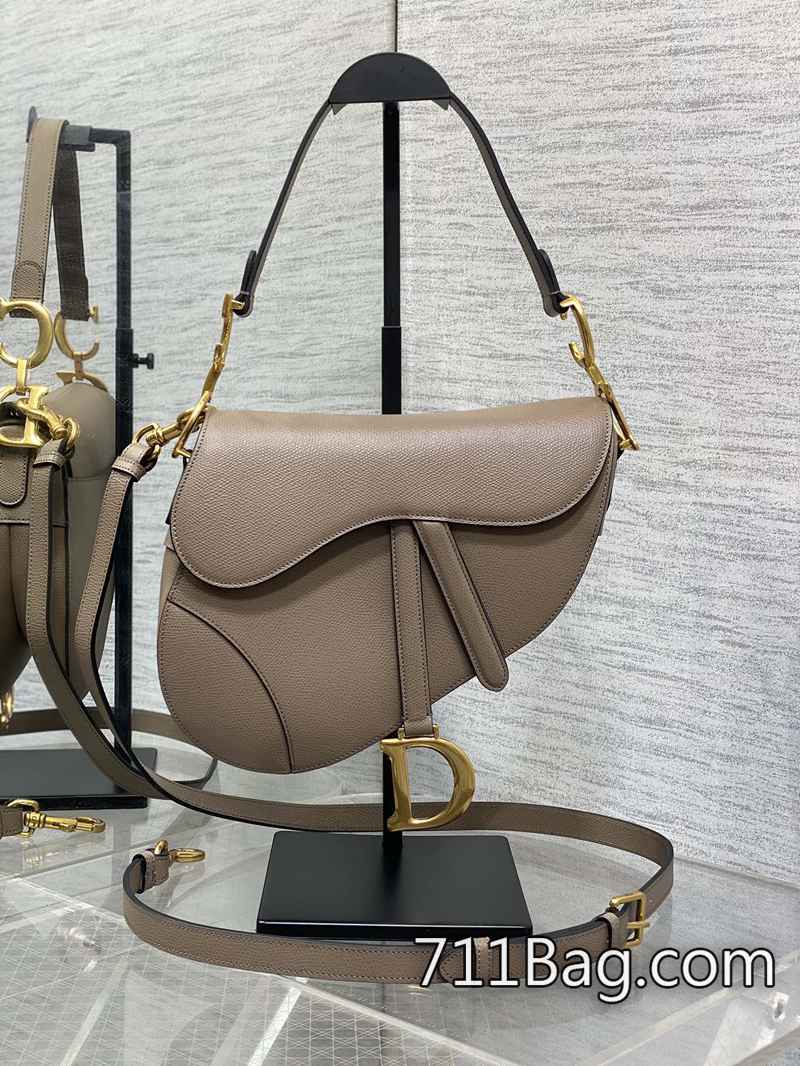 超3ADior CD Saddle經典馬鞍包️王者中的王者 色差控制在1%以內 Dior複刻購買 超3ADior CD Saddle經典馬鞍包️王者中的王者 色差控制在1%以內 Dior複刻購買