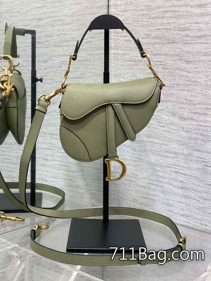 精品A貨Dior CD Saddle經典馬鞍包️王者中的王者 鎖扣靈敏不卡頓 Dior原廠高仿鞋 精品A貨Dior CD Saddle經典馬鞍包️王者中的王者 鎖扣靈敏不卡頓 Dior原廠高仿鞋