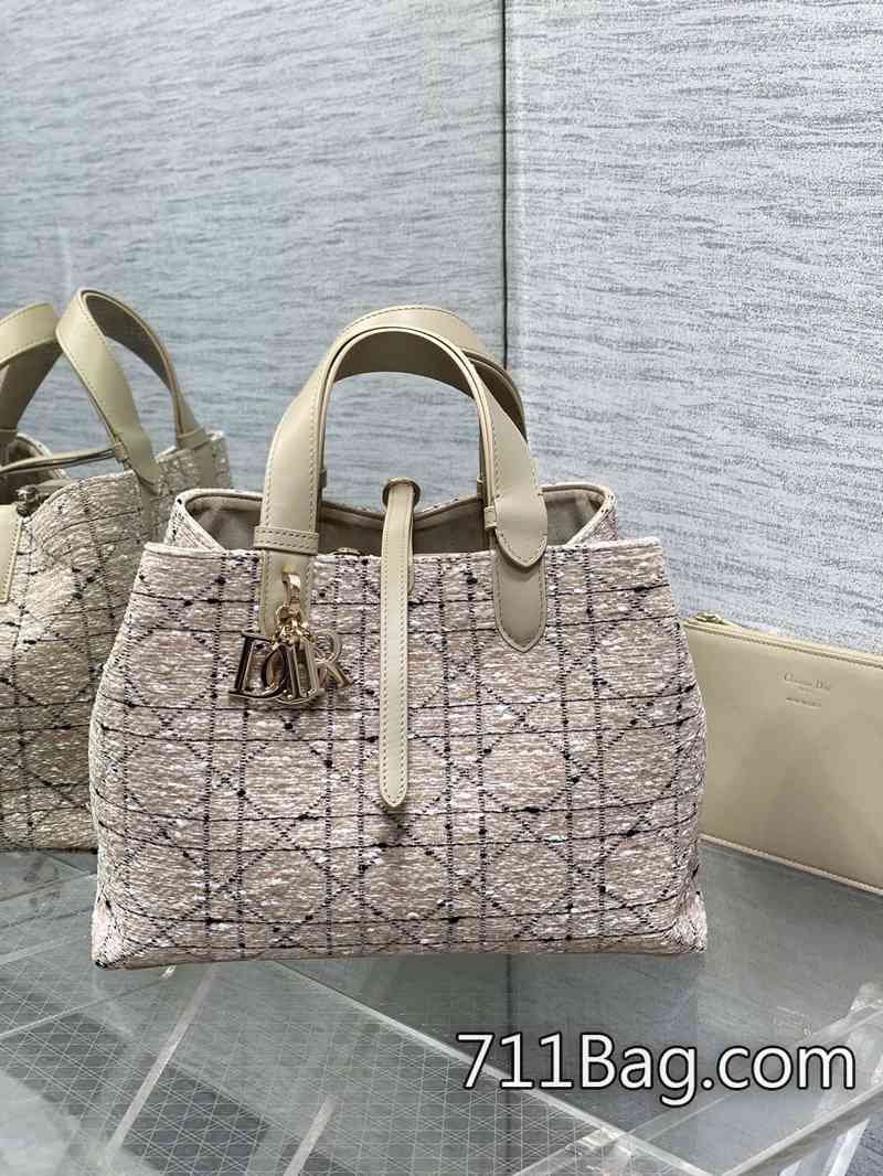精仿Dior Toujours粗花呢系列 包身挺度足夠 Dior手工仿製 精仿Dior Toujours粗花呢系列 包身挺度足夠 Dior手工仿製