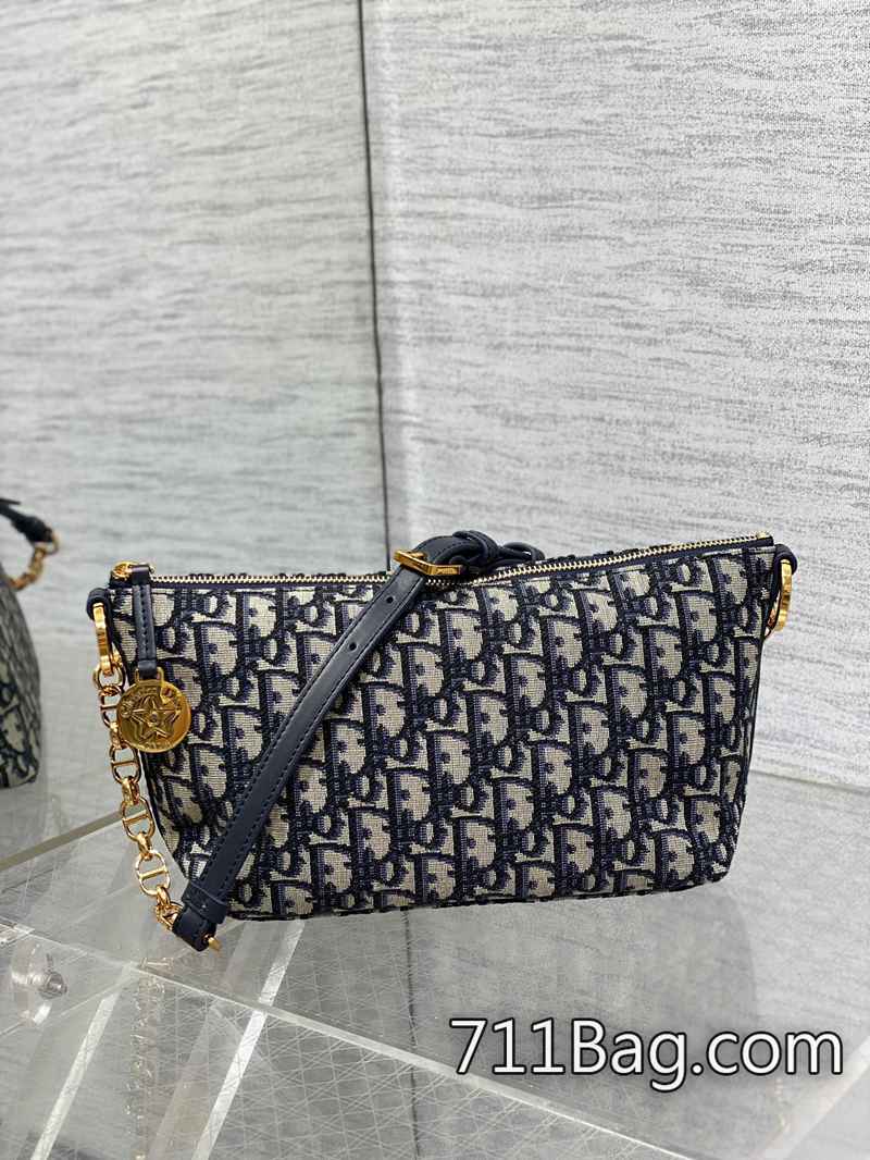 精仿Dior Hobo star 鏈條手袋系列 底部螺絲無偏差 Dior品質版 精仿Dior Hobo star 鏈條手袋系列 底部螺絲無偏差 Dior品質版