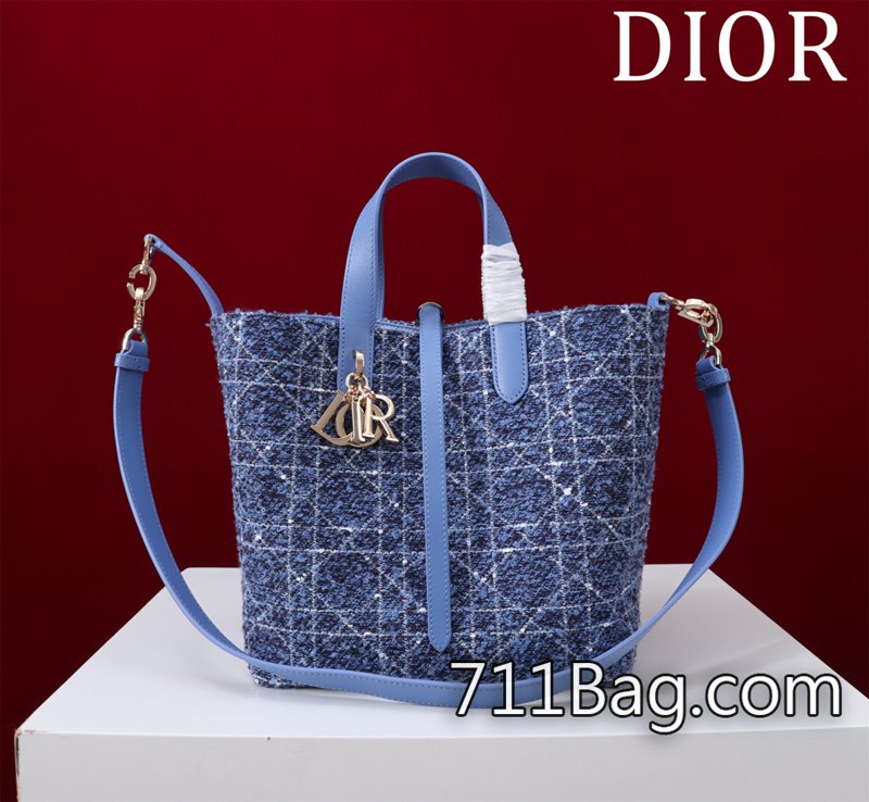 精品Dior Dior Toujours 豎版手袋這款 Dior Toujours 豎版手袋時尚實用 底部挺度自然不變形 Dior高仿配件 精品Dior Dior Toujours 豎版手袋這款 Dior Toujours 豎版手袋時尚實用 底部挺度自然不變形 Dior高仿配件