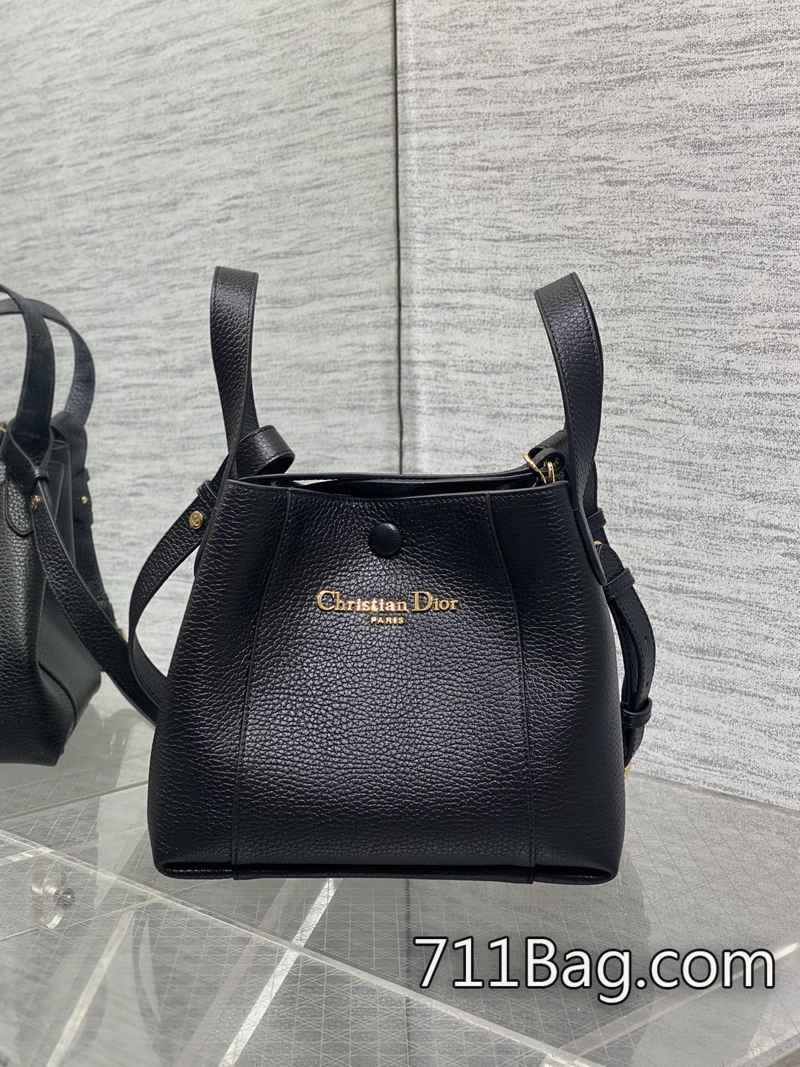 A貨Dior Signature系列水桶包 包角對稱不偏斜 Dior同工廠貨 A貨Dior Signature系列水桶包 包角對稱不偏斜 Dior同工廠貨