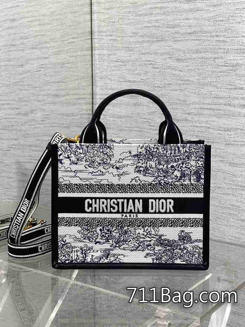 精仿Dior Tote最新春夏系列 高度還原專櫃工藝 Dior1:1精仿 精仿Dior Tote最新春夏系列 高度還原專櫃工藝 Dior1:1精仿