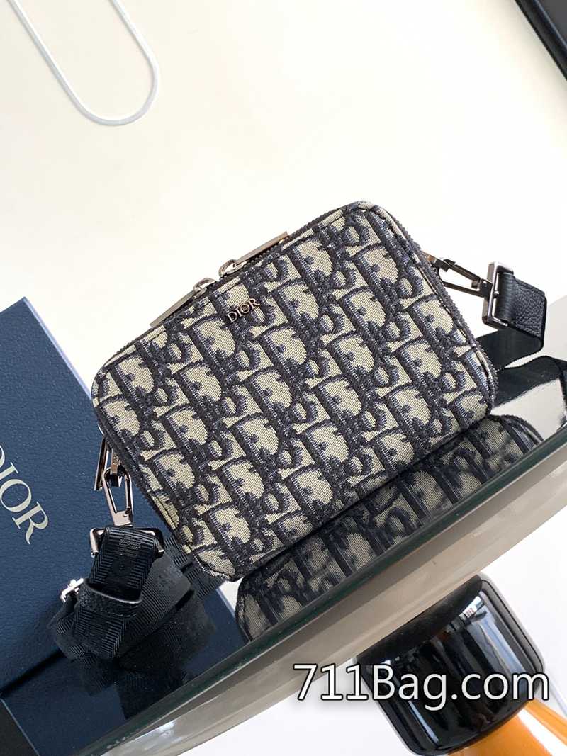 精仿Dior 字母刻字深淺適中 Dior高端仿製 精仿Dior 字母刻字深淺適中 Dior高端仿製