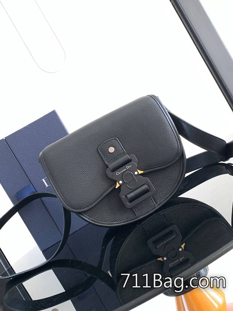 高仿Dior (波比小號)頂級原單 這款 GalloP 信使包是本季新品 包內結構一致性強 Dior仿牌推薦 高仿Dior (波比小號)頂級原單 這款 GalloP 信使包是本季新品 包內結構一致性強 Dior仿牌推薦
