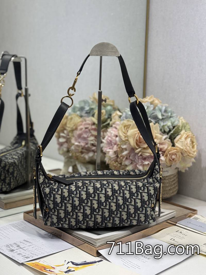 頂級高仿Dior 小號 D-Journey 手袋「老花配皮」這款 D-Journey 手袋質地柔軟 極致還原度,難辨真假 Dior一比一包包 頂級高仿Dior 小號 D-Journey 手袋「老花配皮」這款 D-Journey 手袋質地柔軟 極致還原度,難辨真假 Dior一比一包包
