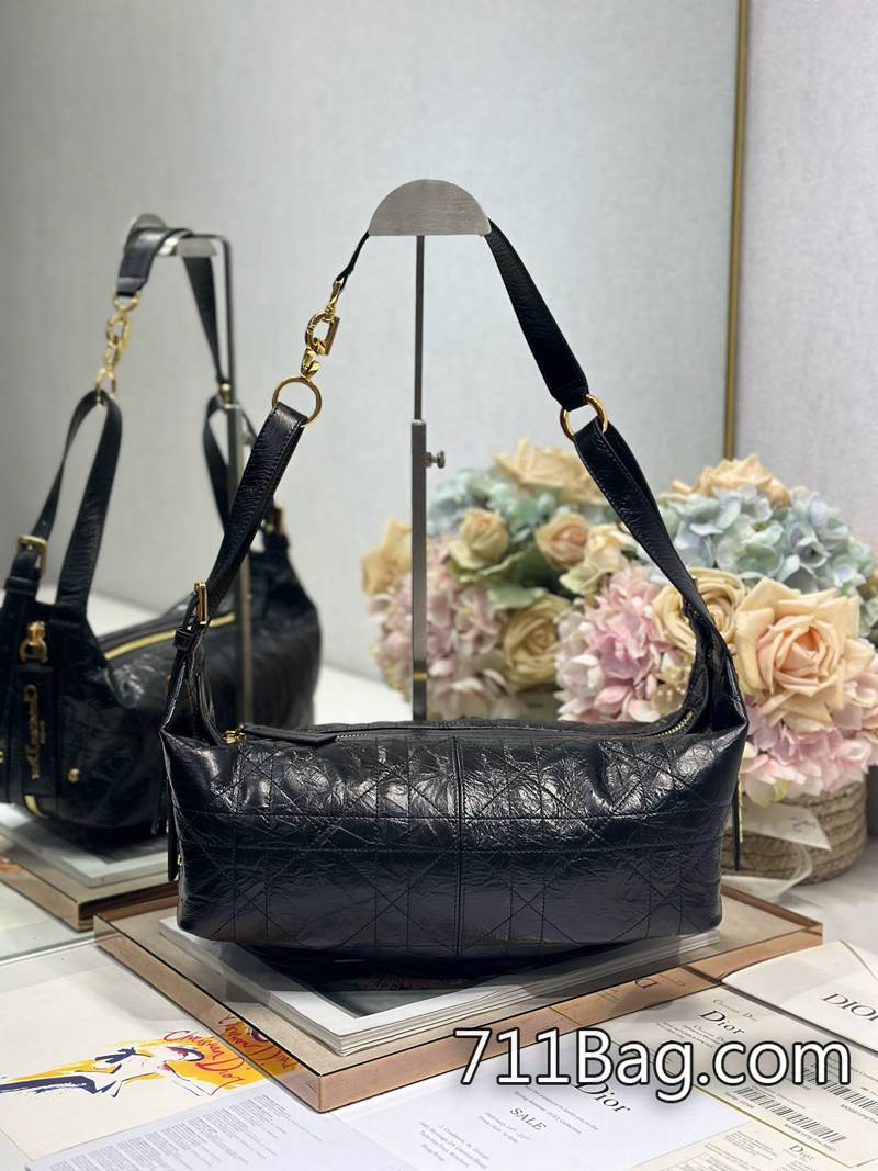 精品Dior 中號 D-Journey 手袋「黑色褶皺」這款 D-Journey 手袋是本季新品 對版五金 Dior超A腕錶 精品Dior 中號 D-Journey 手袋「黑色褶皺」這款 D-Journey 手袋是本季新品 對版五金 Dior超A腕錶
