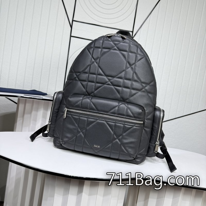 精品Dior 市場最高版本(原單品質這款雙肩背包是二零二四冬季男裝系列新品 手感厚實穩重 Dior鞋仿貨網站 精品Dior 市場最高版本(原單品質這款雙肩背包是二零二四冬季男裝系列新品 手感厚實穩重 Dior鞋仿貨網站