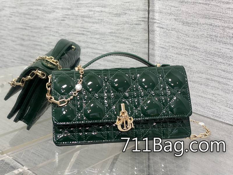 頂級高仿Dior 磚櫃最新珍珠鏈條手拿包標志性的藤紋格 配件對版不混用 Dior原版皮A貨 頂級高仿Dior 磚櫃最新珍珠鏈條手拿包標志性的藤紋格 配件對版不混用 Dior原版皮A貨