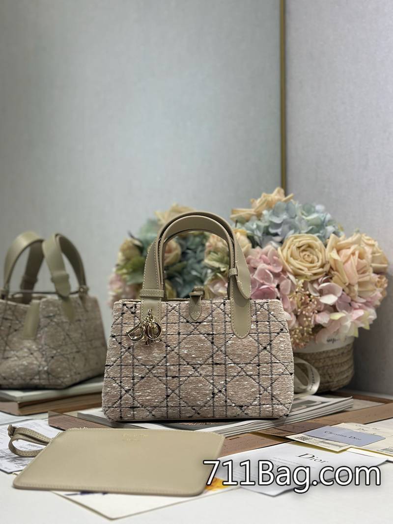 一比一Dior 手把厚實有型 Dior明星同款仿品 一比一Dior 手把厚實有型 Dior明星同款仿品