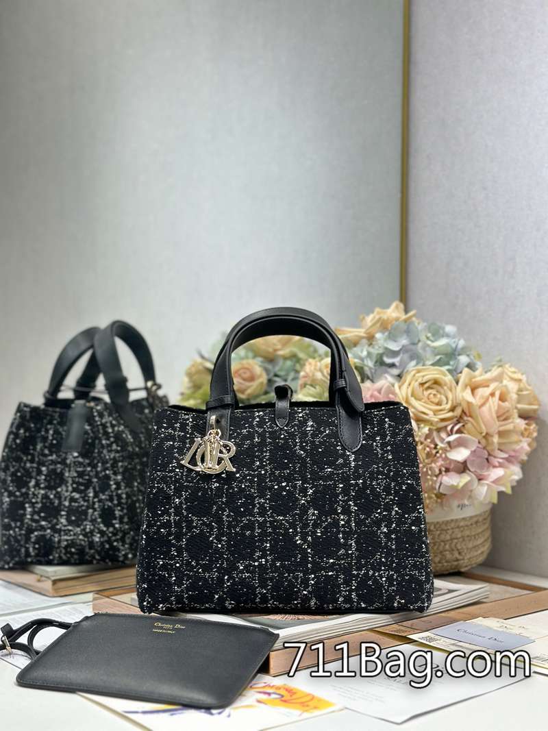 A貨Dior 版型經典不走樣 Dior海外仿版 A貨Dior 版型經典不走樣 Dior海外仿版