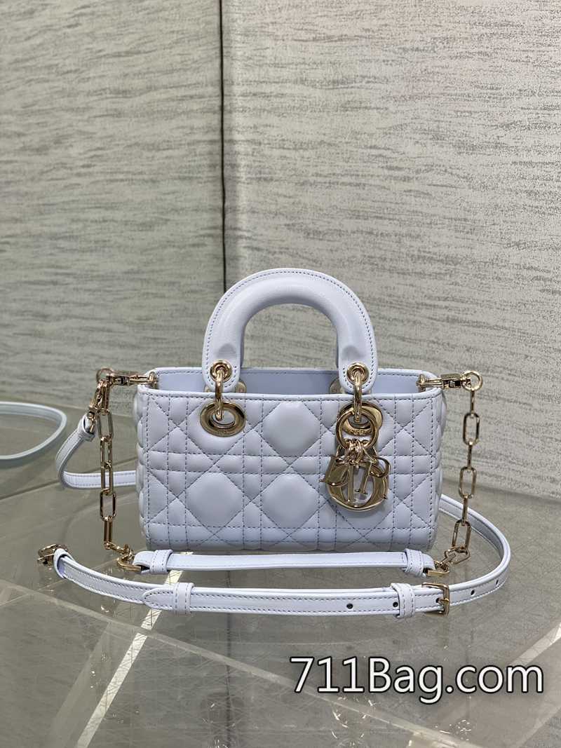 頂級精品Dior 原廠皮內裡配羊筋絨D-Joy bag羊皮2023款時尚果然就是輪回 極致還原度,難辨真假 Dior同步原版 頂級精品Dior 原廠皮內裡配羊筋絨D-Joy bag羊皮2023款時尚果然就是輪回 極致還原度,難辨真假 Dior同步原版