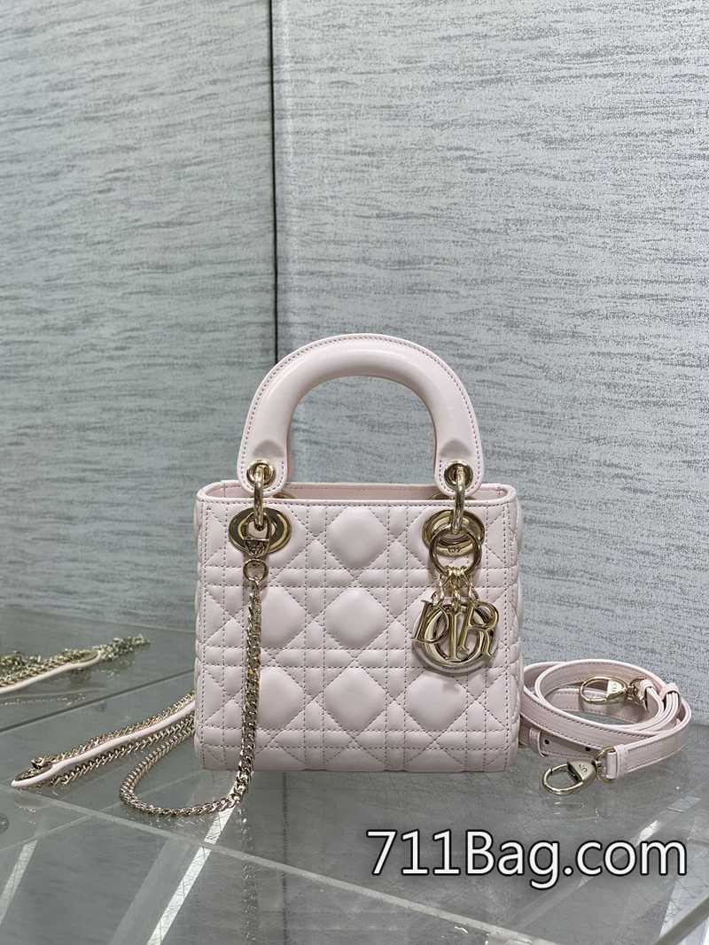 精品Dior迪奧 原廠皮配羊筋絨內裡Classic Lady戴妃包 內裏刻印無重影 Dior真皮高仿 精品Dior迪奧 原廠皮配羊筋絨內裡Classic Lady戴妃包 內裏刻印無重影 Dior真皮高仿