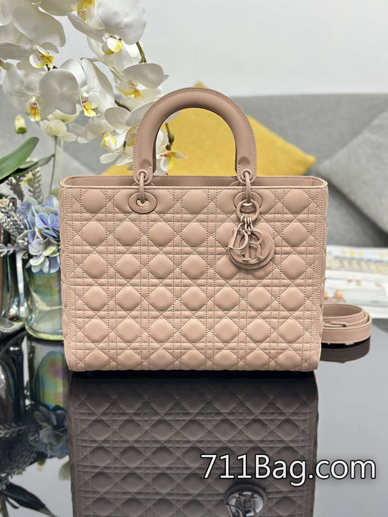 高仿Dior Lady Dior 七格磨砂藤格紋牛皮革翻蓋式手袋 線距一致不跳針 Dior超級仿真 高仿Dior Lady Dior 七格磨砂藤格紋牛皮革翻蓋式手袋 線距一致不跳針 Dior超級仿真