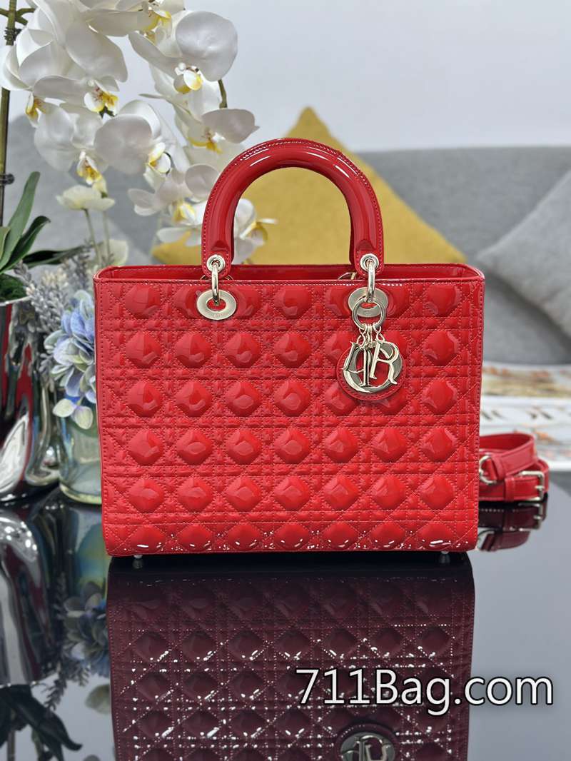 頂級精品Dior迪奧 Lady Dior 七格漆皮翻蓋 LOGO金屬不掉色 Dior超級仿真 頂級精品Dior迪奧 Lady Dior 七格漆皮翻蓋 LOGO金屬不掉色 Dior超級仿真