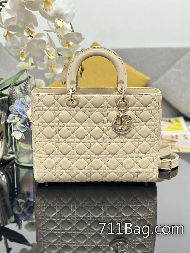 精品高仿Dior Lady Dior 七格羊皮翻蓋 五金採用電鍍工藝 Dior仿牌推薦 精品高仿Dior Lady Dior 七格羊皮翻蓋 五金採用電鍍工藝 Dior仿牌推薦