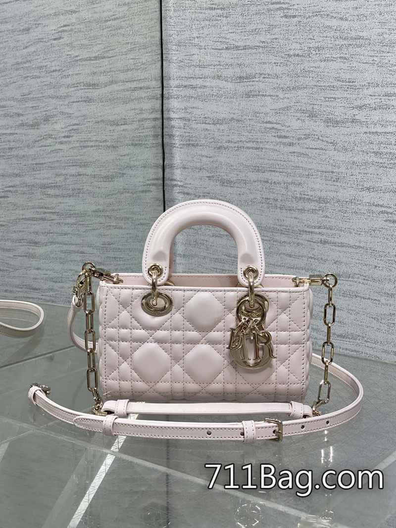 精品高仿Dior 原廠皮內裡配羊筋絨D-Joy bag羊皮2023款時尚果然就是輪回 對花精準無偏差 Dior高端仿製 精品高仿Dior 原廠皮內裡配羊筋絨D-Joy bag羊皮2023款時尚果然就是輪回 對花精準無偏差 Dior高端仿製