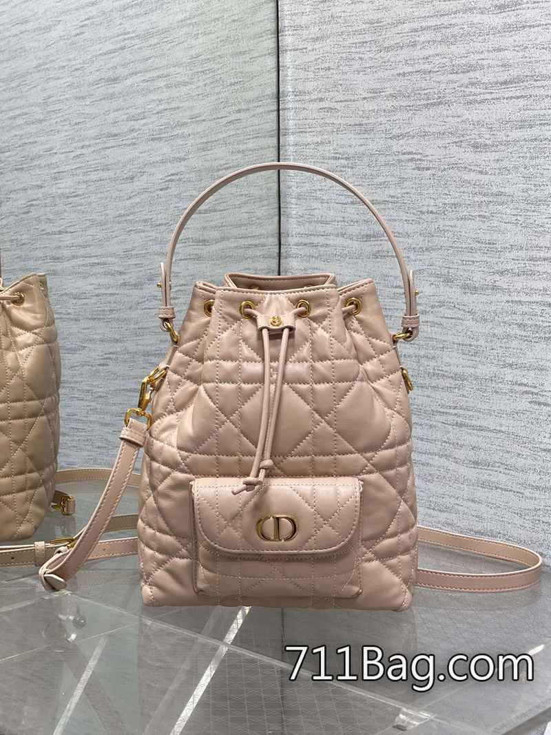 精品高仿Dior Caro水桶包系列 封邊處理無開裂 Dior女款A貨 精品高仿Dior Caro水桶包系列 封邊處理無開裂 Dior女款A貨