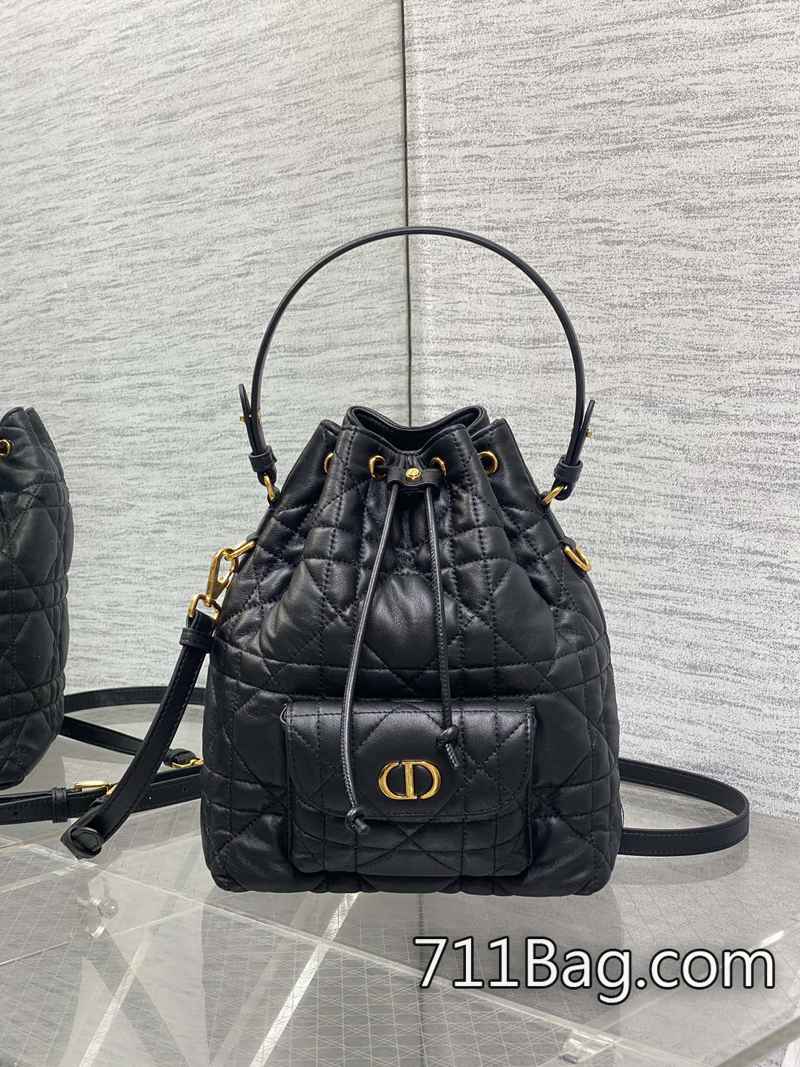 一比一Dior Caro水桶包系列 手工封邊無毛邊 Dior原單包包 一比一Dior Caro水桶包系列 手工封邊無毛邊 Dior原單包包
