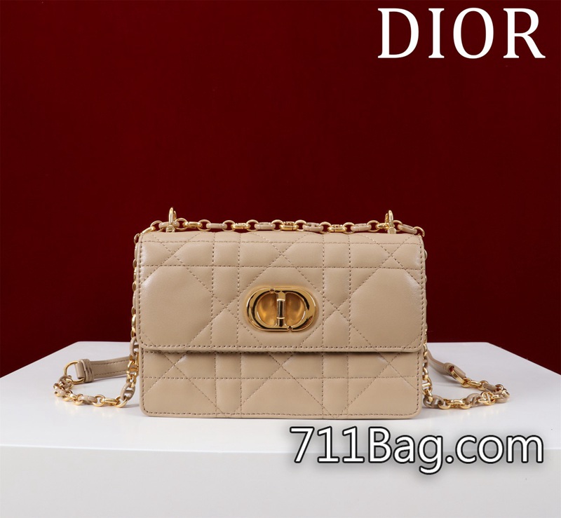 一比一Dior 鏈條手袋款號:516954#尺寸:18×12×5.5cm開掛啦開掛啦!!火爆全網不出意外夏天最愛的一隻小包瞭還是經典的藤格紋標識 對版五金 Dior微商貨源 一比一Dior 鏈條手袋款號:516954#尺寸:18×12×5.5cm開掛啦開掛啦!!火爆全網不出意外夏天最愛的一隻小包瞭還是經典的藤格紋標識 對版五金 Dior微商貨源