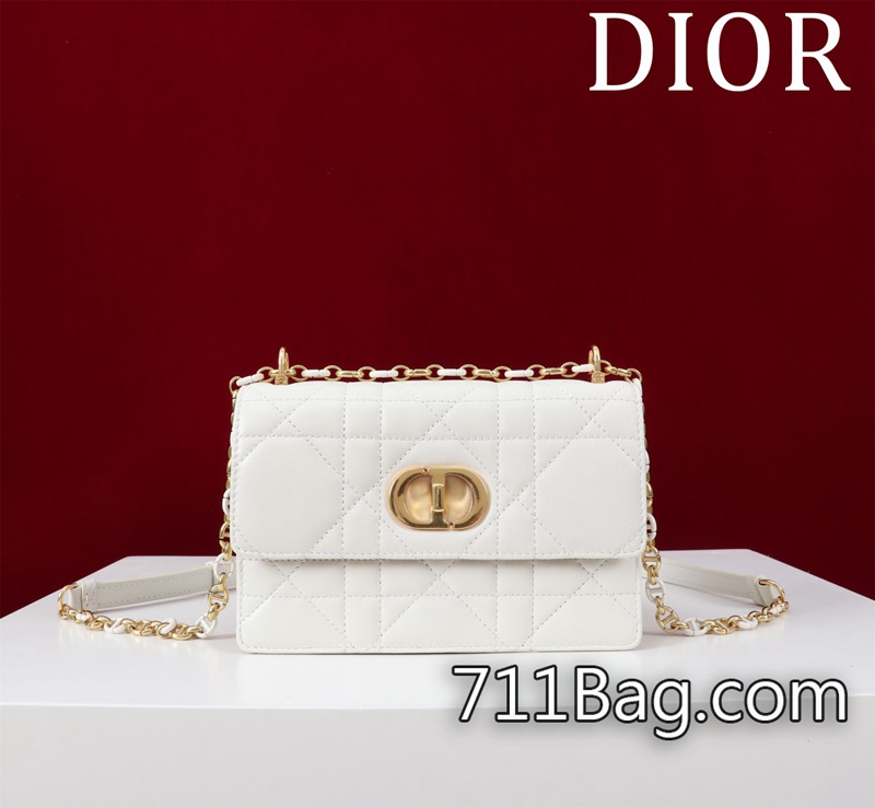 A貨Dior 鏈條手袋款號:516954#尺寸:18×12×5.5cm開掛啦開掛啦!!火爆全網不出意外夏天最愛的一隻小包瞭還是經典的藤格紋標識 包蓋弧度一致 DiorA貨對版版型 A貨Dior 鏈條手袋款號:516954#尺寸:18×12×5.5cm開掛啦開掛啦!!火爆全網不出意外夏天最愛的一隻小包瞭還是經典的藤格紋標識 包蓋弧度一致 DiorA貨對版版型