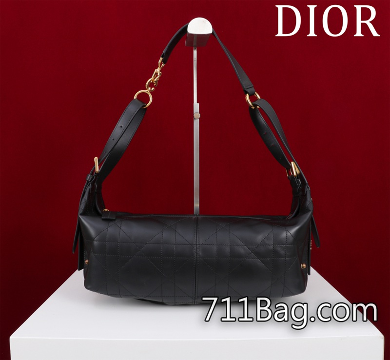 頂級A貨Dior 型號:241796中號 平紋皮尺寸:33*16*15cmD-Journey 手袋是本季新品 油邊光亮不溢膠 Dior高品質複刻 頂級A貨Dior 型號:241796中號 平紋皮尺寸:33*16*15cmD-Journey 手袋是本季新品 油邊光亮不溢膠 Dior高品質複刻