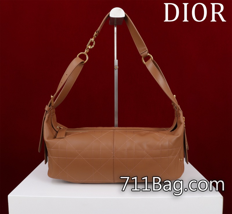 頂級一比一Dior 型號:241796中號 平紋皮尺寸:33*16*15cmD-Journey 手袋是本季新品 標籤燙金清晰持久 Dior代工廠貨 頂級一比一Dior 型號:241796中號 平紋皮尺寸:33*16*15cmD-Journey 手袋是本季新品 標籤燙金清晰持久 Dior代工廠貨