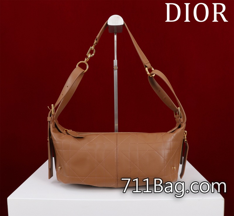 原版一比一Dior 型號:241666小號平紋尺寸:25*14*14cmD-Journey 手袋是本季新品 標籤位置對位 Dior精品貨源 原版一比一Dior 型號:241666小號平紋尺寸:25*14*14cmD-Journey 手袋是本季新品 標籤位置對位 Dior精品貨源