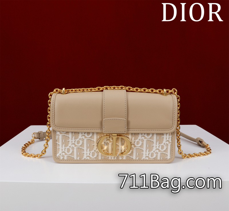 精仿Dior 型號:933484WD#小號蒙田鏈條肩帶Size:21x12x6cm 蒙田(鏈條肩帶)作為經典熱門老花爆款之一的大蒙田推出全新尺寸 包邊不開膠不翹邊 Dior原版訂製 精仿Dior 型號:933484WD#小號蒙田鏈條肩帶Size:21x12x6cm 蒙田(鏈條肩帶)作為經典熱門老花爆款之一的大蒙田推出全新尺寸 包邊不開膠不翹邊 Dior原版訂製
