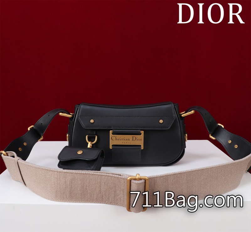 頂級超3ADior 款號:391957WD尺寸:24×12.5×5cm這款Streetchic 手袋是二零二五春夏成衣系列新品 拉鍊頭金屬雕刻細緻 Dior原版訂製 頂級超3ADior 款號:391957WD尺寸:24×12.5×5cm這款Streetchic 手袋是二零二五春夏成衣系列新品 拉鍊頭金屬雕刻細緻 Dior原版訂製