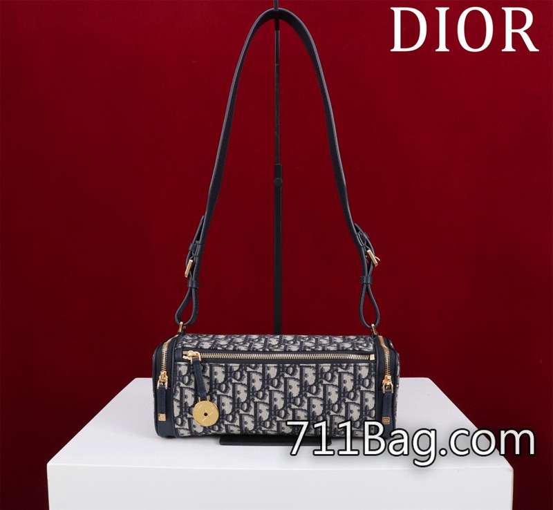 頂級精品Dior 款號:321504#威胸包尺寸:27*11*10cmDiorStar East-West 迷你手..藍色 Oblique 印花面料這款East-West 迷你手袋是二零二五春夏成衣系列新品 整體重量對版 Dior精品貨源 頂級精品Dior 款號:321504#威胸包尺寸:27*11*10cmDiorStar East-West 迷你手..藍色 Oblique 印花面料這款East-West 迷你手袋是二零二五春夏成衣系列新品 整體重量對版 Dior精品貨源