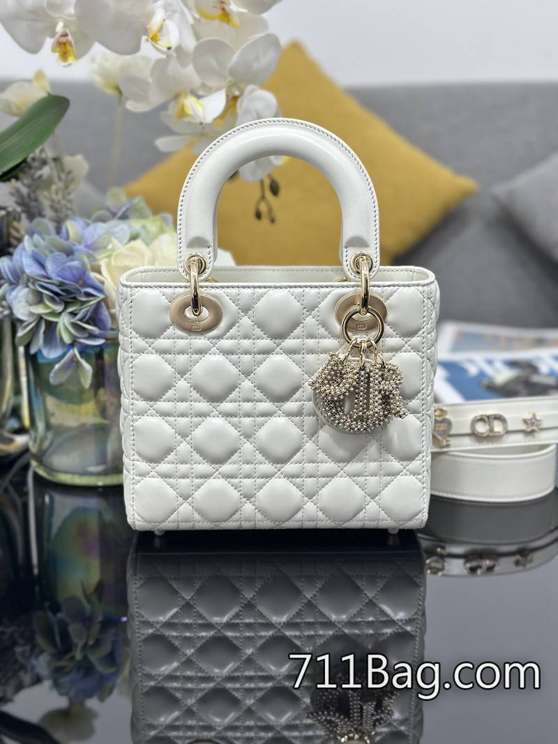 頂級高仿Dior Lady Dior My 四格羊皮珍珠扣 夾層與原版一致 Dior仿牌推薦 頂級高仿Dior Lady Dior My 四格羊皮珍珠扣 夾層與原版一致 Dior仿牌推薦