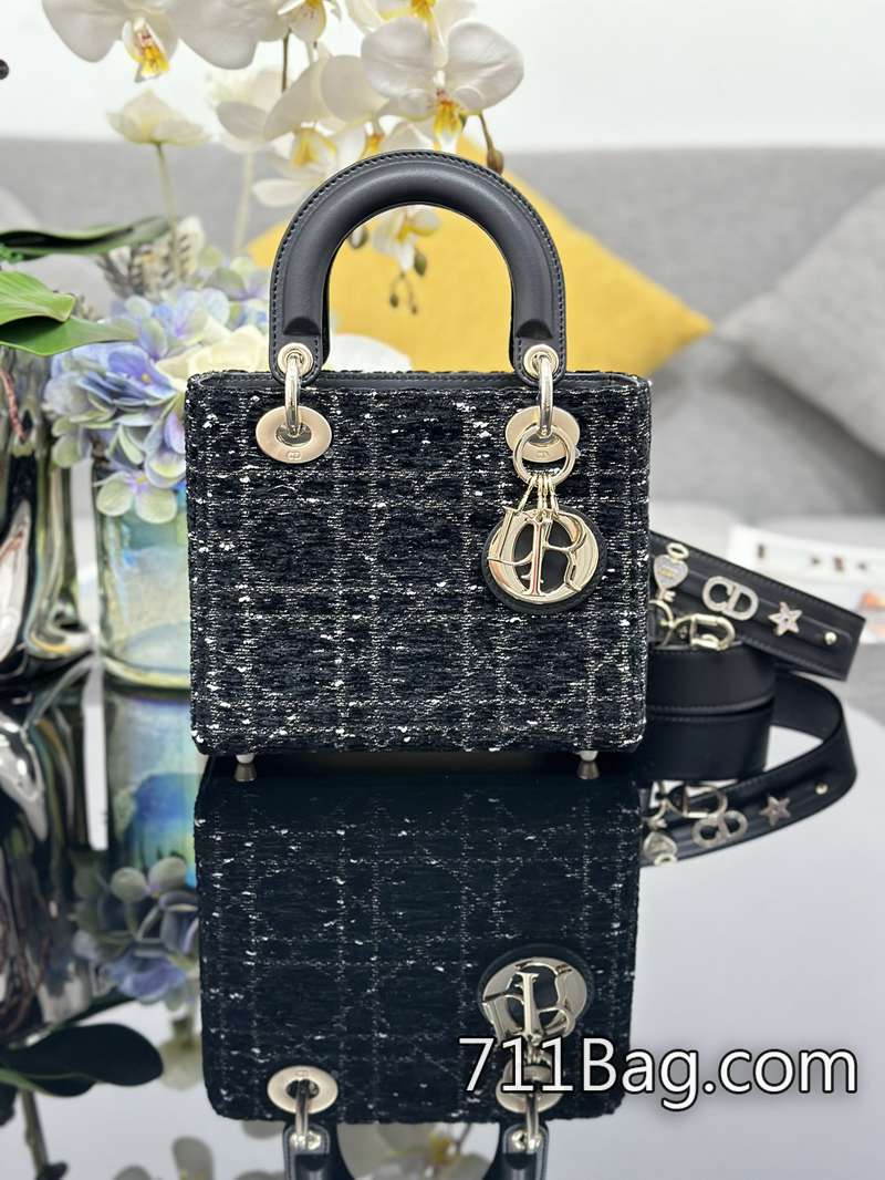 頂級高仿Dior Lady Dior 四格粗花呢黑色藤格紋 五金打磨光滑 Dior高仿配件 頂級高仿Dior Lady Dior 四格粗花呢黑色藤格紋 五金打磨光滑 Dior高仿配件