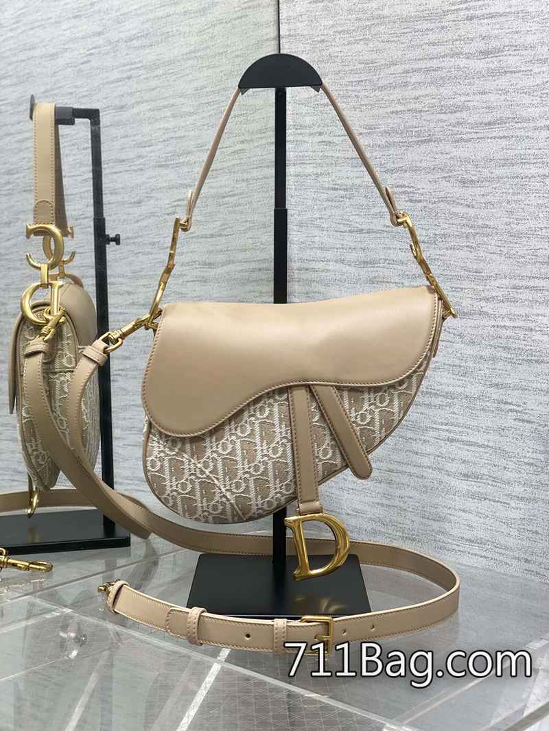 超3ADior Saddle馬鞍最新自然色系列 包身挺度足夠 Dior馬鞍包仿品 超3ADior Saddle馬鞍最新自然色系列 包身挺度足夠 Dior馬鞍包仿品