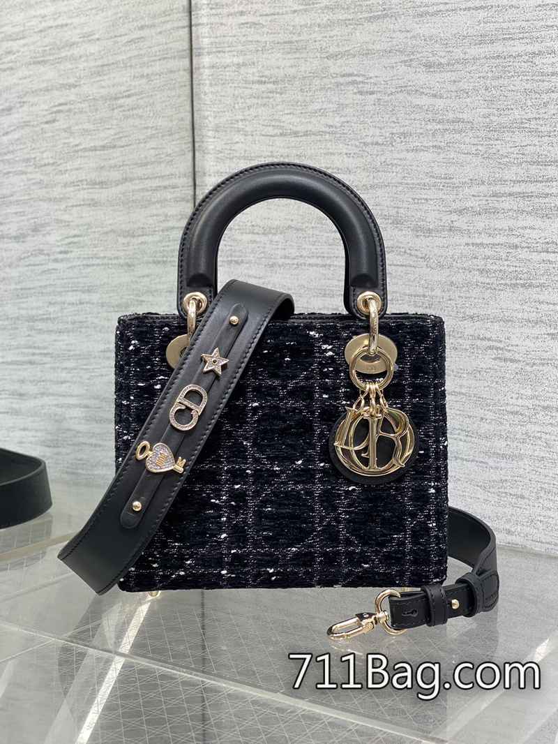 A貨Dior Lady 限量版四格粗花刺繡款 外層皮革無異味 Dior爆款A貨 A貨Dior Lady 限量版四格粗花刺繡款 外層皮革無異味 Dior爆款A貨