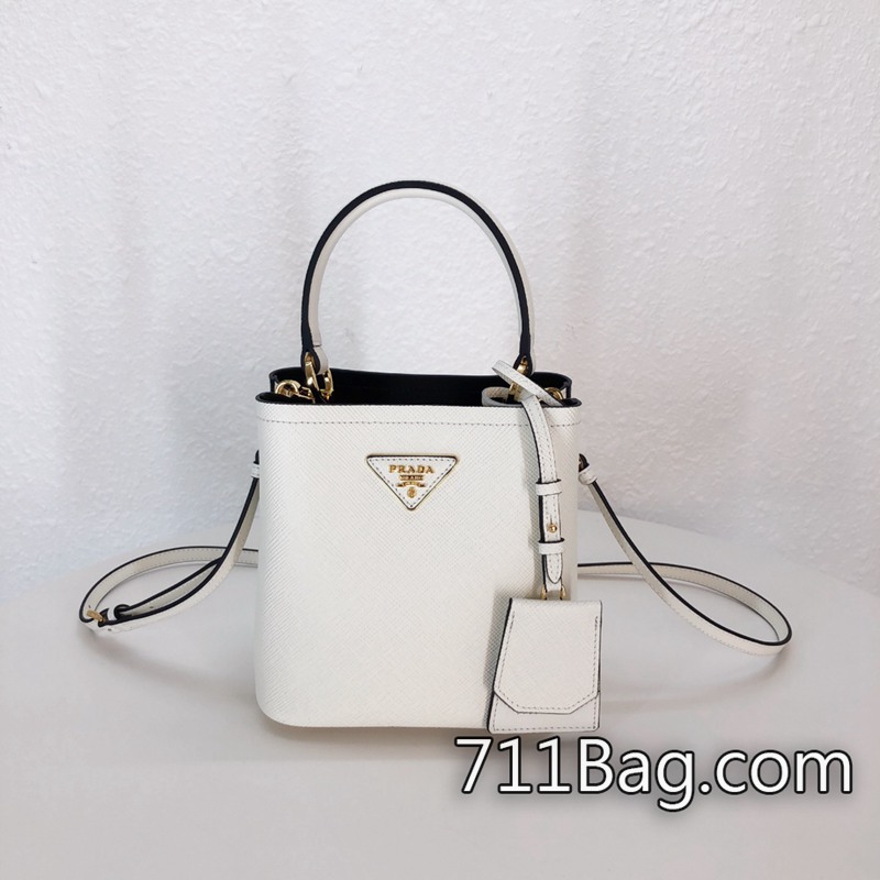 精仿Prada 1BA217 重磅帆佈材質,質感厚實不塌陷。 A貨Prada腰包尺寸:18×8.5×11cm-711高仿包包,A貨包包
