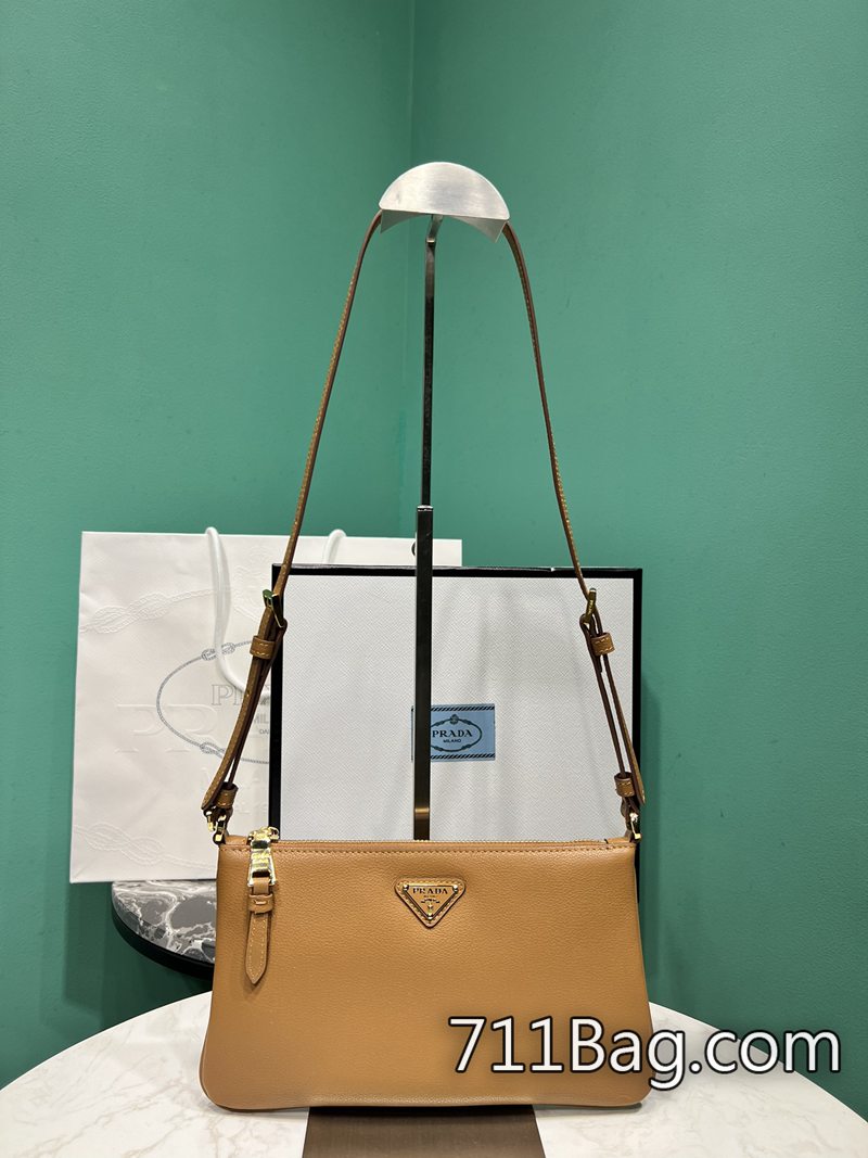 A貨Prada 1BC238 採用德國進口蠟線,耐用不斷裂。 高品質高仿Prada包包尺寸:長24x高14cm-711高仿包包,A貨包包