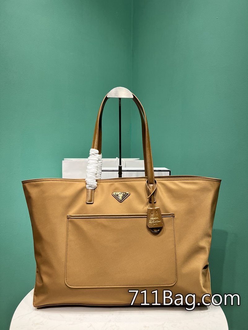 精品A貨Prada 1BG527 採用進口牛皮與高級尼龍,觸感與原版相仿。 高仿Prada鏈條包尺寸:長43x高31x底15cm-711高仿包包,A貨包包