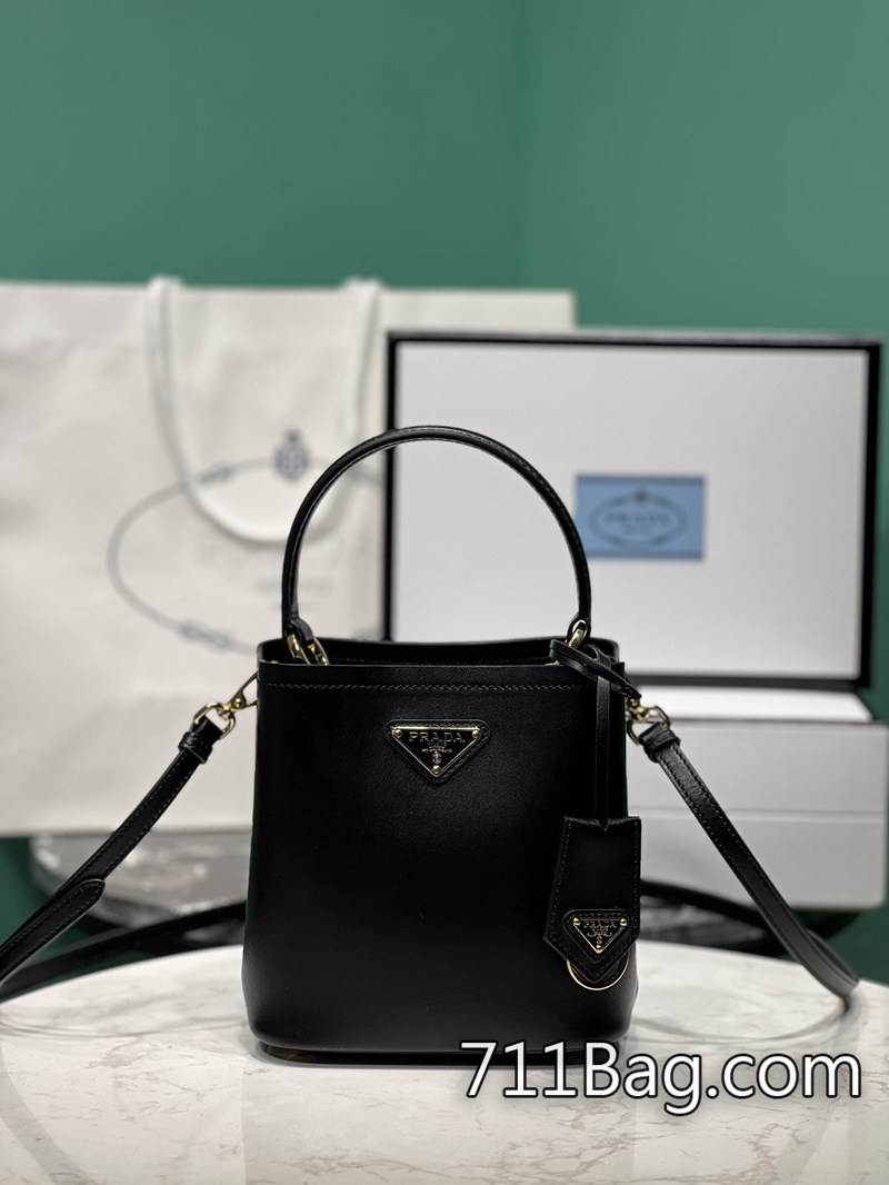頂級精品Prada 1BA373 廠傢直供,性價比之王。 Prada高仿包便宜好貨尺寸:長15x高16x底9.5cm-711高仿包包,A貨包包