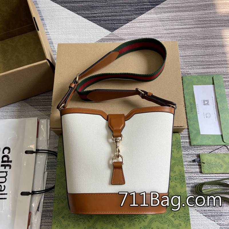 頂級超3AGucci 782908 精品做工頂級還原 Gucci原廠仿品熱銷中尺寸:18.5(寬)x20.5(高)x12.5厘米(深)顏色:淺棕色/帆佈。-711高仿包包,A貨包包
