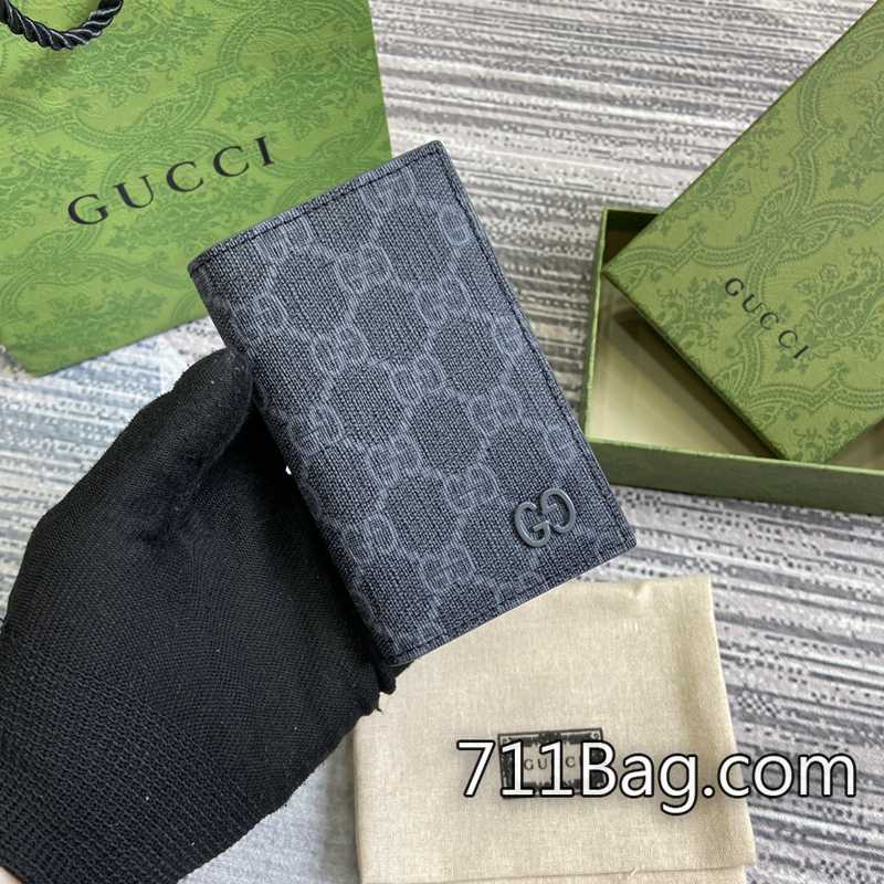 一比一Gucci 768249 雙重手工檢測,隻為呈現完美。 Gucci包A貨開模對比打開時尺寸:12(長)x15厘米(寬)閉合時尺寸:12(長)x7.5厘米(寬)顏色:灰色/黑pvc。-711高仿包包,A貨包包