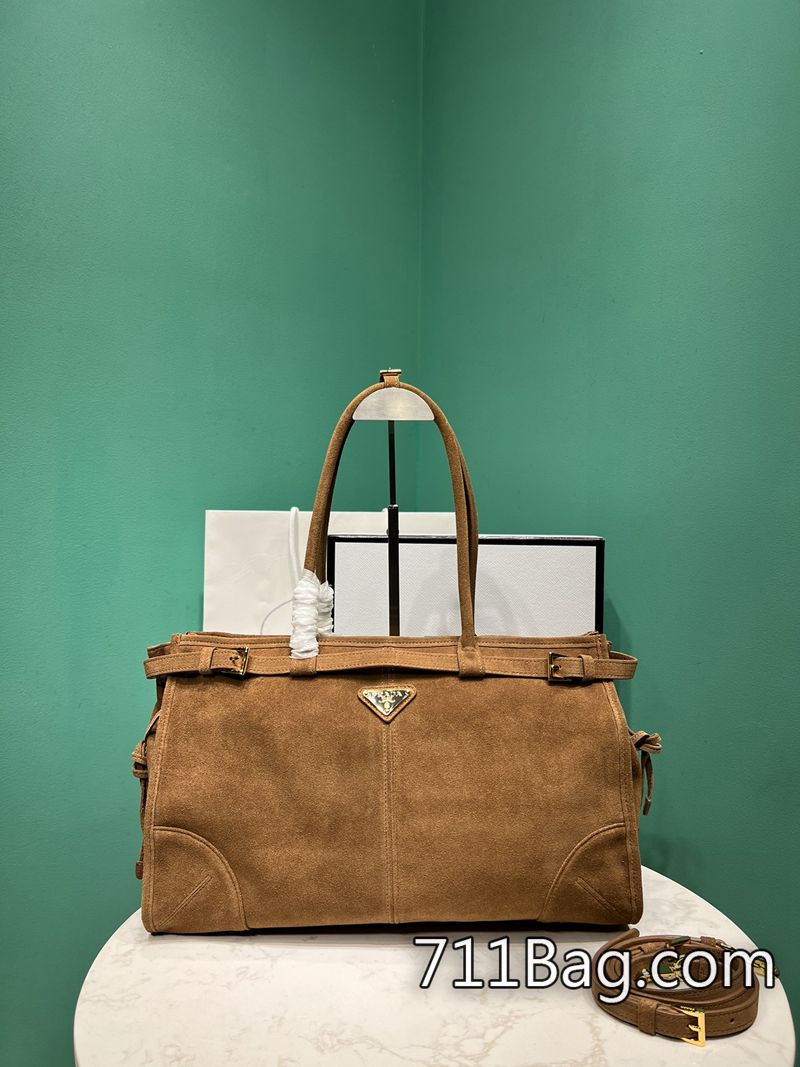 精仿Prada 1BA433 採用進口原版皮革,手感柔軟細膩。 Prada Re-Edition高仿尺寸:長38×高30×底12cm型號:1BA433-711高仿包包,A貨包包
