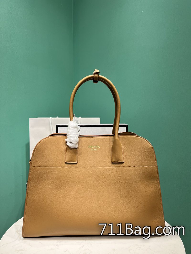 頂級高仿Prada 1BG508 口碑優質,回購率高,是熱門款式。 精仿Prada肩背包尺寸:長40x高29x底20cm-711高仿包包,A貨包包